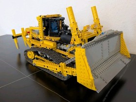 LEGO TECHNIC: RC Bulldozer (8275)