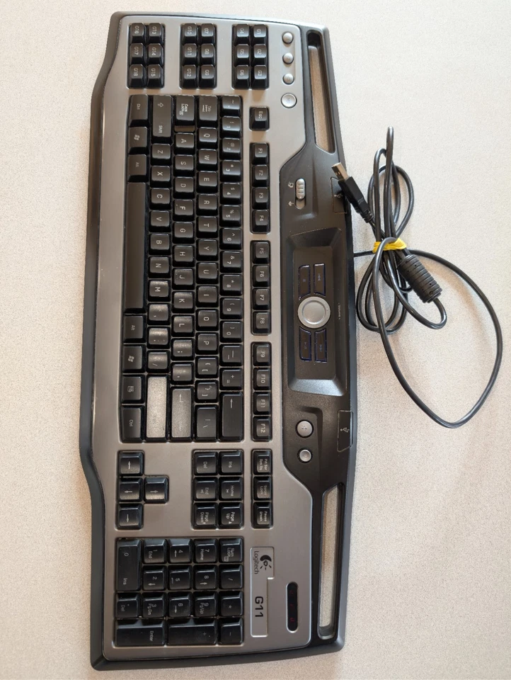 Logitech G11 Gaming Keyboard Programmable Blue Keys Wired USB - TESTED - Image 2 of 4