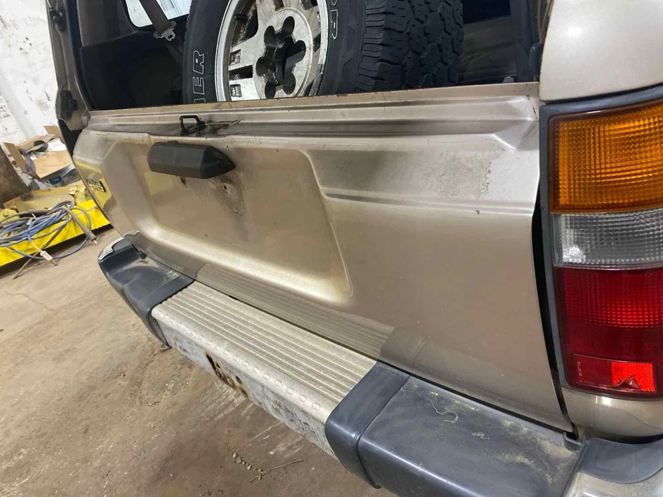 Tapa maletero portón trasero TOYOTA LAND CRUISER 91 92 93 94 95 96 97 98 Foto 3 de 4