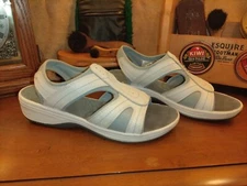 Easy Spirit Athletic Sandals Women's size 6 White, Gray, Blue 