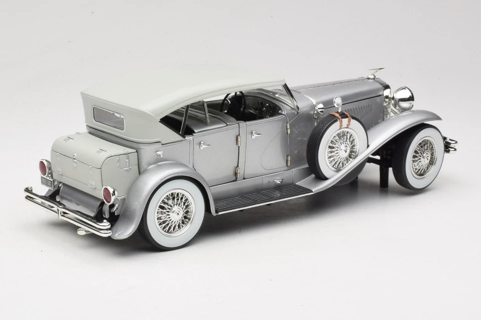 13525 Duesenberg SJ Silver GreenLight 1:18 - Immagine 3 di 4