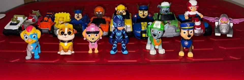 Lote misto de veículos e bonecos Paw Patrol 11 veículos e 6 bonecos incluindo Ella - Imagem 2 de 4