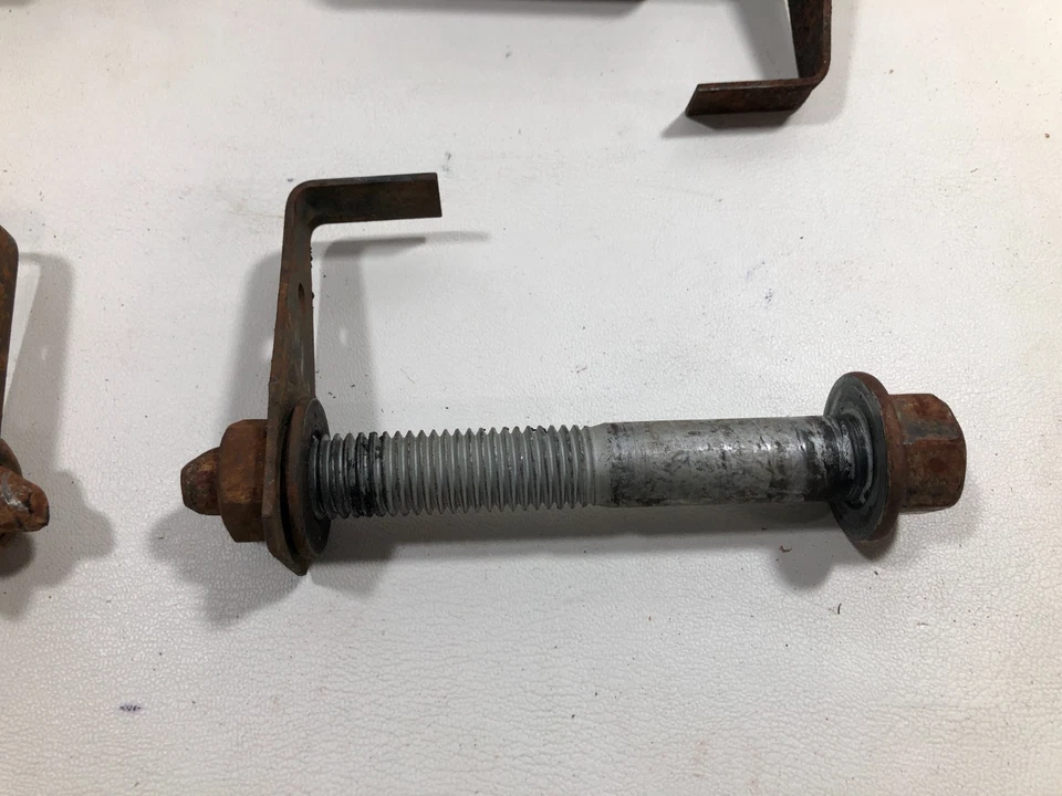 Muelle de hoja trasero 1 grillete 3 pernos 1999-2007 Ford F250 F350 Super Duty Foto 4 de 4