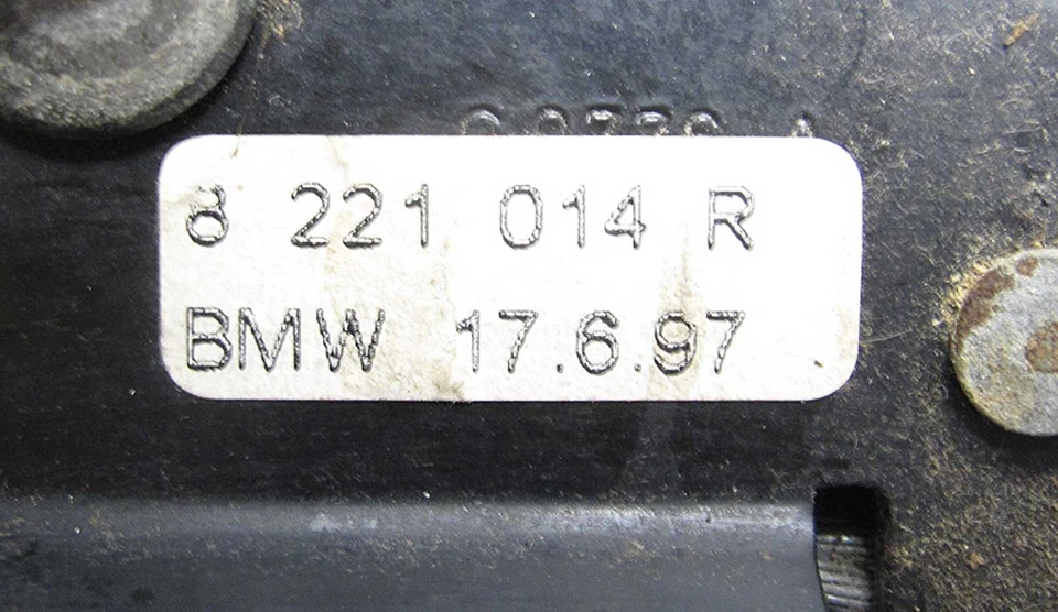 Оригинальный натяжитель нижней пряжки правого переднего ремня безопасности для BMW E36 3-Series Z3 1997-2003 годов выпуска - Изображение 3 из 4