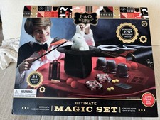 FAO Schwarz Ultimate Magic Set 24 piece 275 tricks Fast Ship Young Magicians