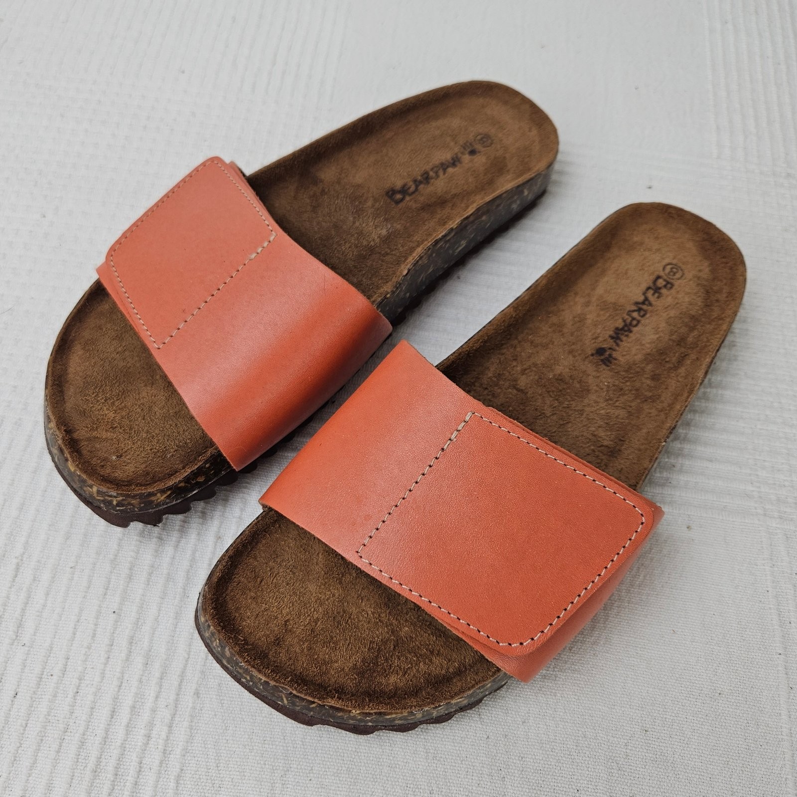 APL Sandali Bearpaw Slide plantare taglia 8 corallo larghi cinturino regolabile scarpe