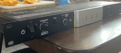 Monster Power PRO 950 Professional Power Center with 10 Outlets PRO950MI