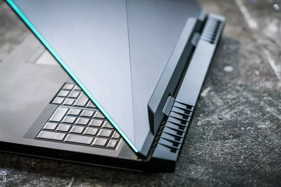 DaRe UFO Powerhouse Alienware 17 R4 + Win 11 + i7 + NVIDIA Gaming /Media Laptop - Image 2 of 4