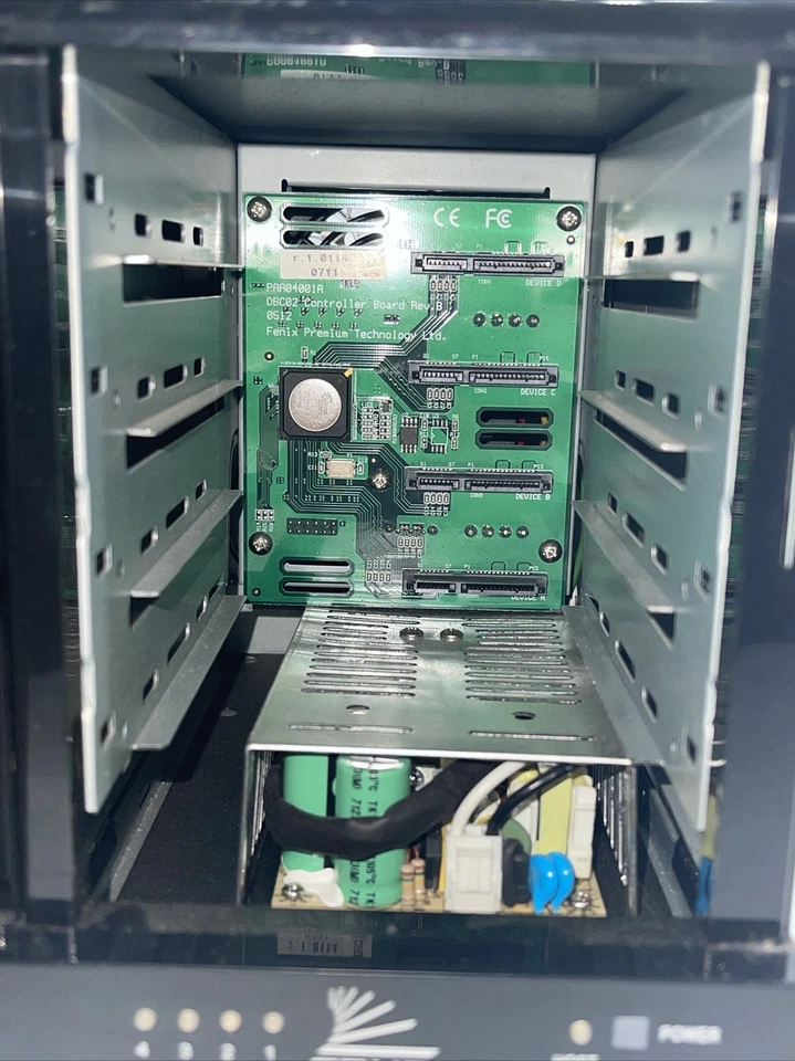 Cavalry Storage CADA0003SA4 USB/eSATA 2-Bay RAID Personal Disk Array - Image 3 of 4