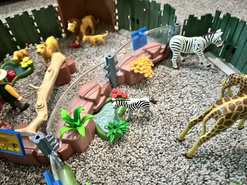 Playmobil 4850 Zoo Giraffes, Lions, Zebra, Elephants with some Extras - Picture 11 of 24