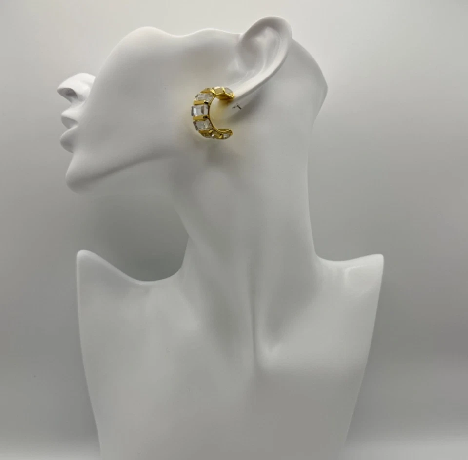 J. Pendientes de aro de piedra trapezoidal Crew chapados en oro vidrio transparente ASO Meghan Markle Foto 4 de 4