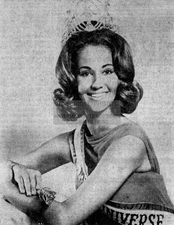 MISS UNIVERSE CONTESTANT SYLVIA HITCHCOCK 1967 8.5X11 PHOTO