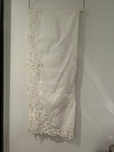 Vintage Linen Embroidered Tablecloth 66x 85” - Picture 7 of 10