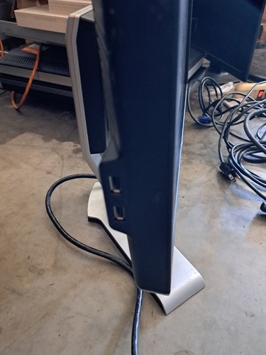 Dell Ultrasharp 2009Wt 20" LCD Widescreen Monitor + Speaker Bar - Picture 5 of 6