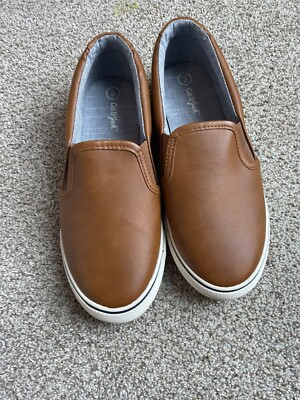 NWOT Cat & Jack Enzo Slip-on Sneaker Size 3 Youth Light Tan 
