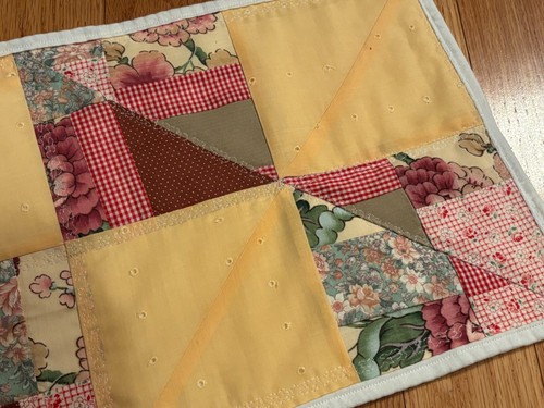 Quilted Patched Table topper or runner , new handmade 22.5 x 11 peach with pink - Picture 6 of 11