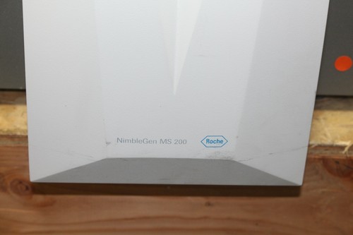 ROCHE NIMBLEGEN MS 200 CGH LOH MICROARRAY DETECTION SCANNER - Picture 2 of 4