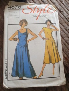 STYLE Schnittmuster 4676 Easy Back Buttoning Kleider Gr. 8 12 80er Jahre