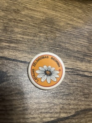 Vintage Lettisches Rotkreuz Gesellschaftsabzeichen - ''Latvijas Žēlsirdības Biedrība''