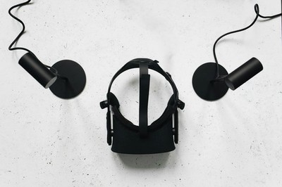 Meta Oculus Rift CV1 VR Virtual Reality Headset and sensors