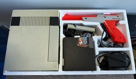Nintendo NES Action set Console Complete In Box+Inserts Mario/Duck Hunt CIB