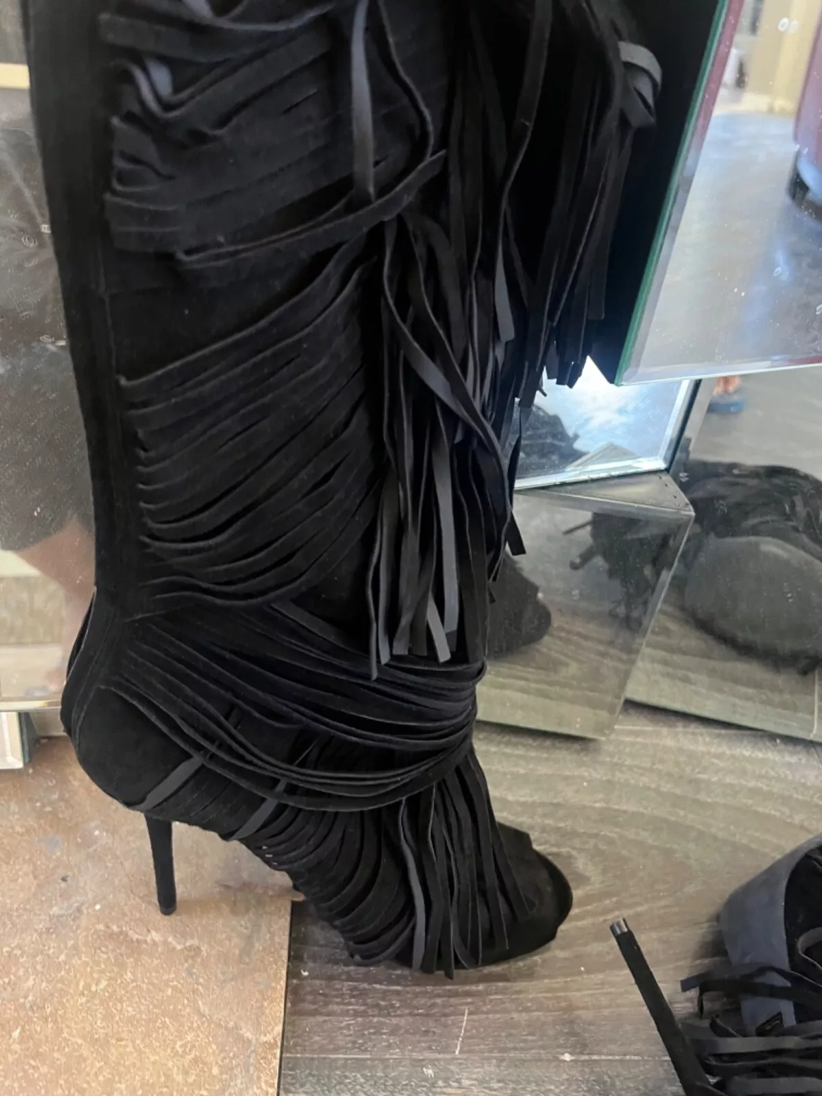 Bottes Gucci noires à franges à talons hauts bout ouvert en daim pointure 40,5