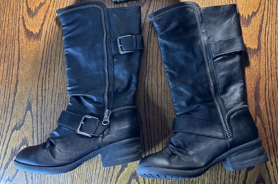 Bota Rocket Dog Negra con Cremallera Adornada Para Mujer Talla 7 M Sin Cordones Motociclista Punk Metal Foto 4 de 4