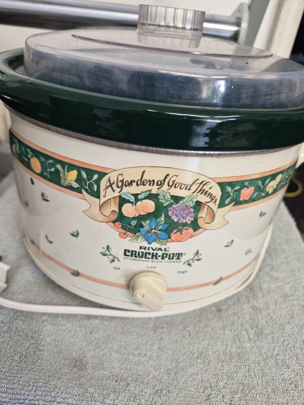 A Garden of Good Things Vintage Rival Crockpot Stoneware Slow Cooker 5 Qt