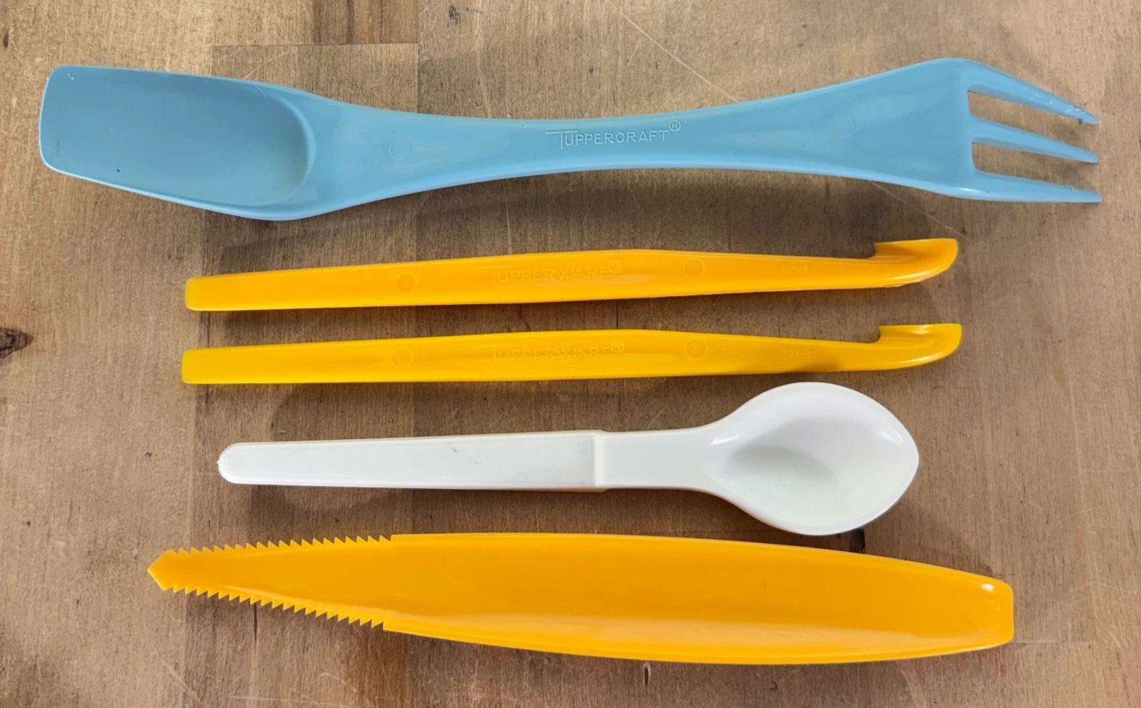 Lot 5 Vintage Tupperware Utensils, Peelers Garden Spade Hang On Spoon