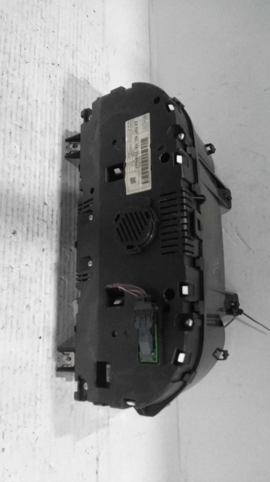 2017 Jaguar XE Speedometer Gauge Black OEM HX7310849AD 111K Miles Foto 2 de 4