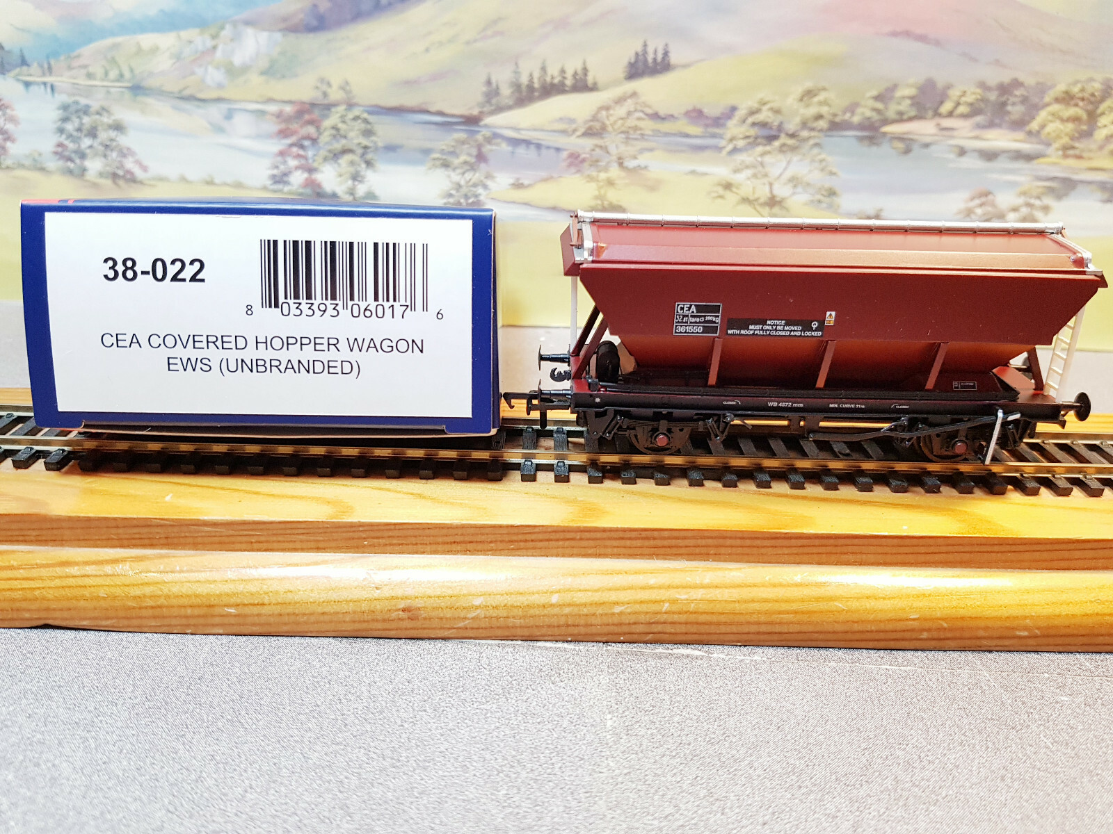 38-022 Bachmann CEA Covered Hopper Wagon EWS (Unbranded)