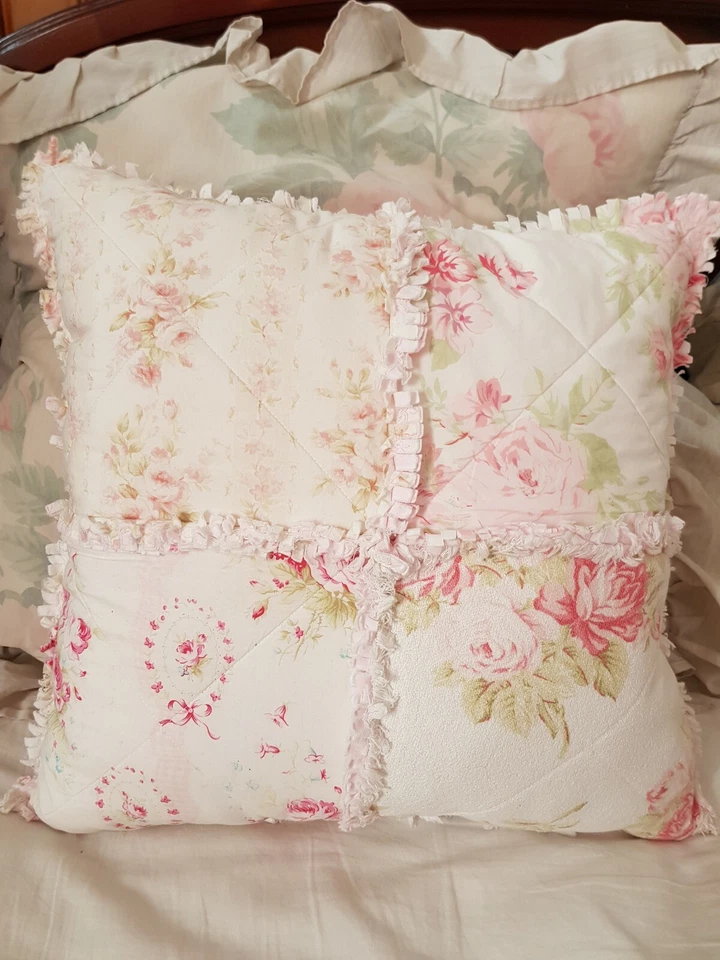 MAGNIFIQUE GRAND COUSSIN SHABBY CHIC PATCHWORK ROSE PASTEL - Photo 1/3