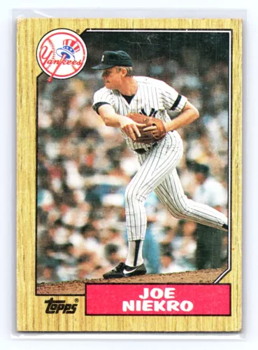 1987 Topps #344a Joe Niekro Copyright inside righthand border on back
