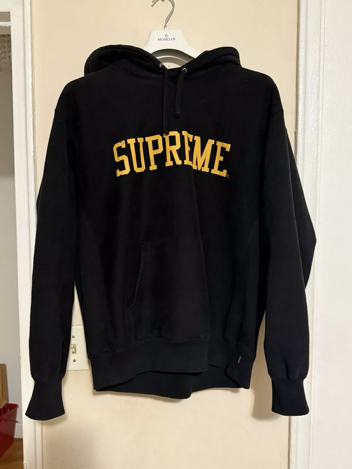 Sweat à capuche Supreme Varsity noir FW23