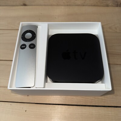 Apple TV 3rd Gen A1469 HD Media Streamer Streaming Box w/power cord and remote