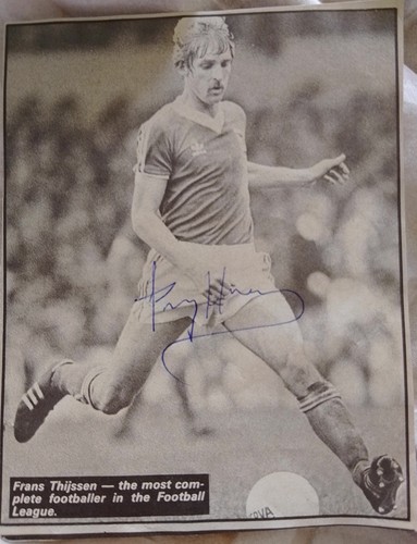 Frans Thijssen Ipswich Town handsigniert 5x3,5 Magazin Foto Autogramm