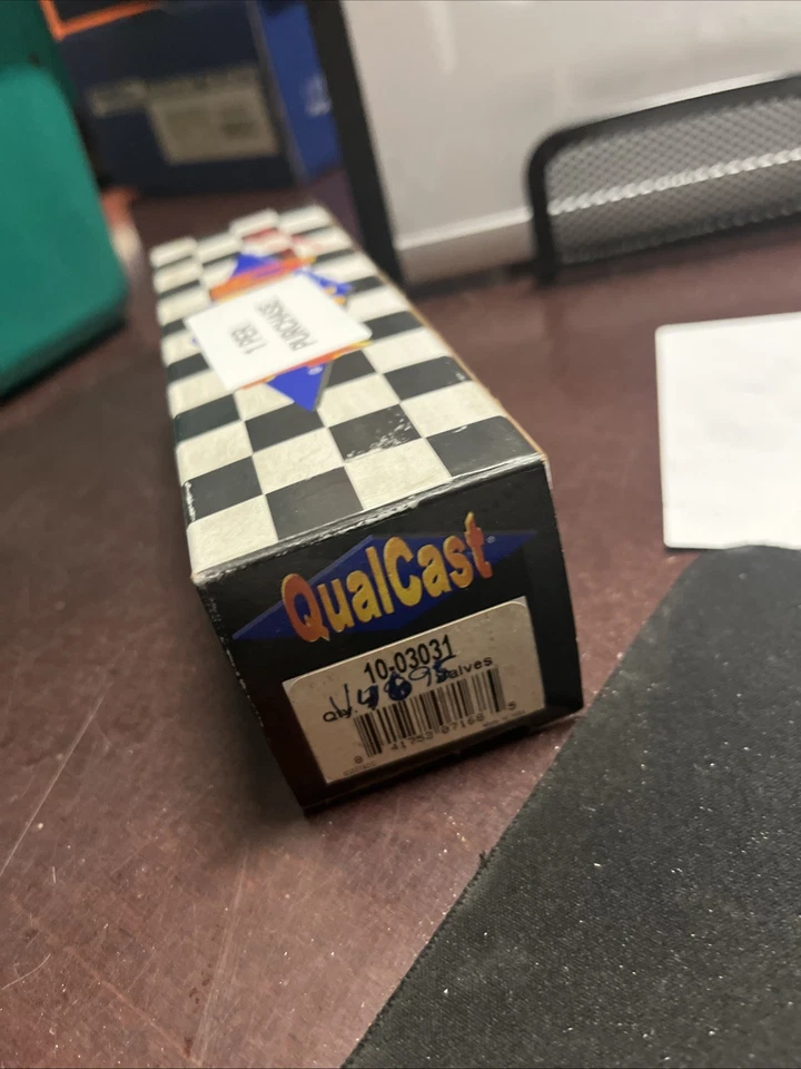 Válvula de admisión de motor V-4695 de potencia sellada (QualCast) se vende individualmente Foto 3 de 3