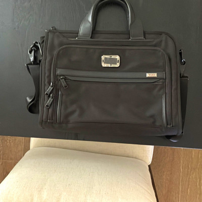 Tumi Solid Black Briefcase Laptop Business Bag with Shoulder Strap