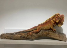 Scultura iguana su tronco in legno – 90 cm – Resina decorativa realistica