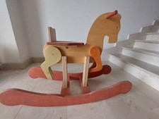 Cavallo a dondolo in legno per bambini – Design artigianale colorato