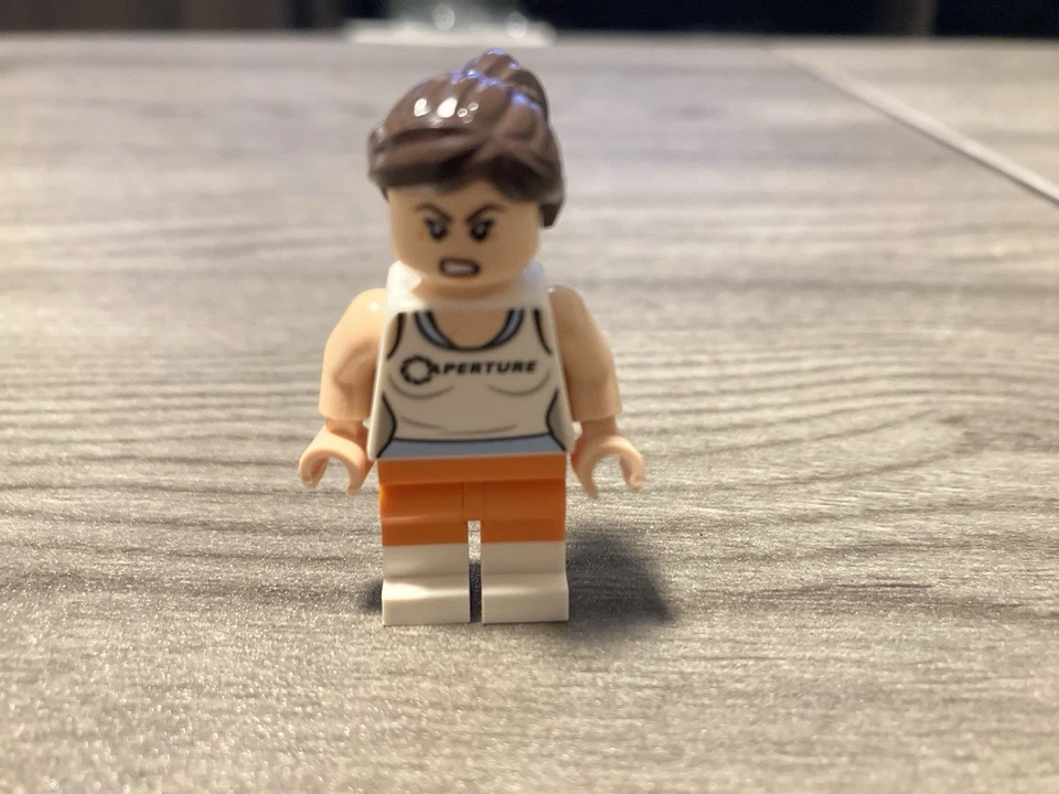 LEGO Dimensions Minifigure Chell (Genuine) Portal 2 - Image 2 of 4
