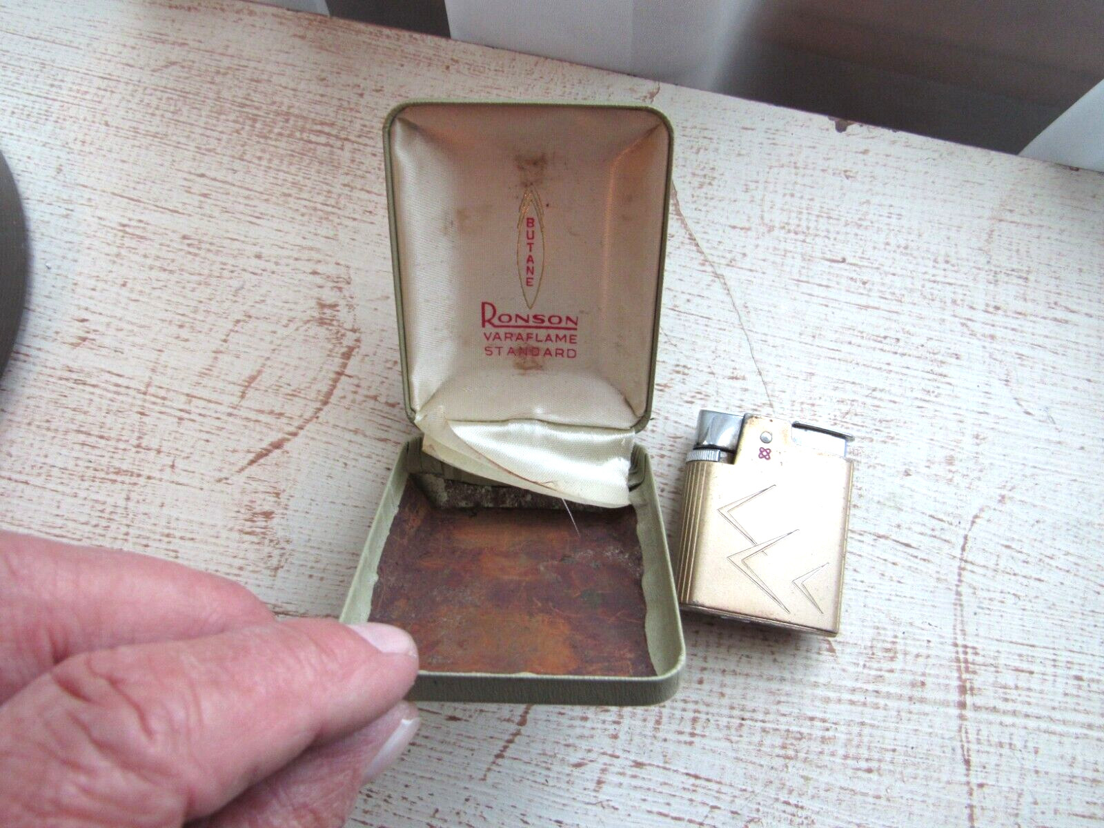 Vintage&nbsp;Ronson Varaflame Standard&nbsp;1950's&nbsp;Gold Tone Butane&nbsp;Cigarette Lighter