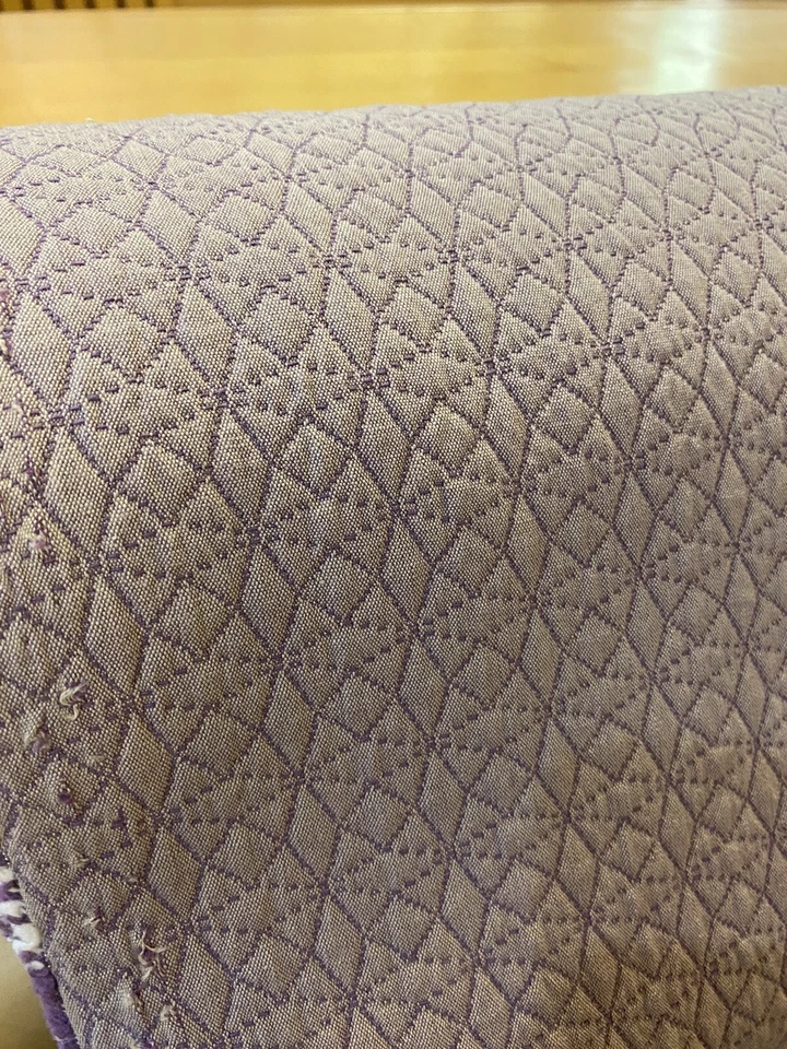 Estofamento de tecido lilás matelasse - Imagem 4 de 4