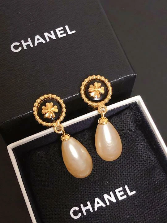 CHANEL Pre-Owned 1990s Clover Leaf drop-pearl clip-on Earrings