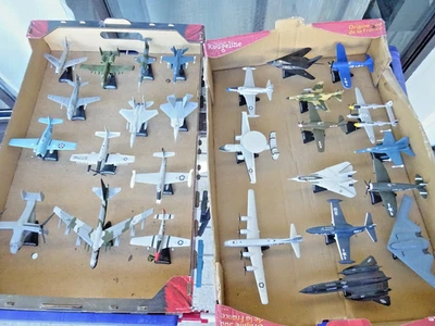 LOT 27 AVIONS DE COMBAT MILITAIRE USA EN METAL DEL PRADO TBE COMPLET VOIR PHOTOS - Photo 1/4
