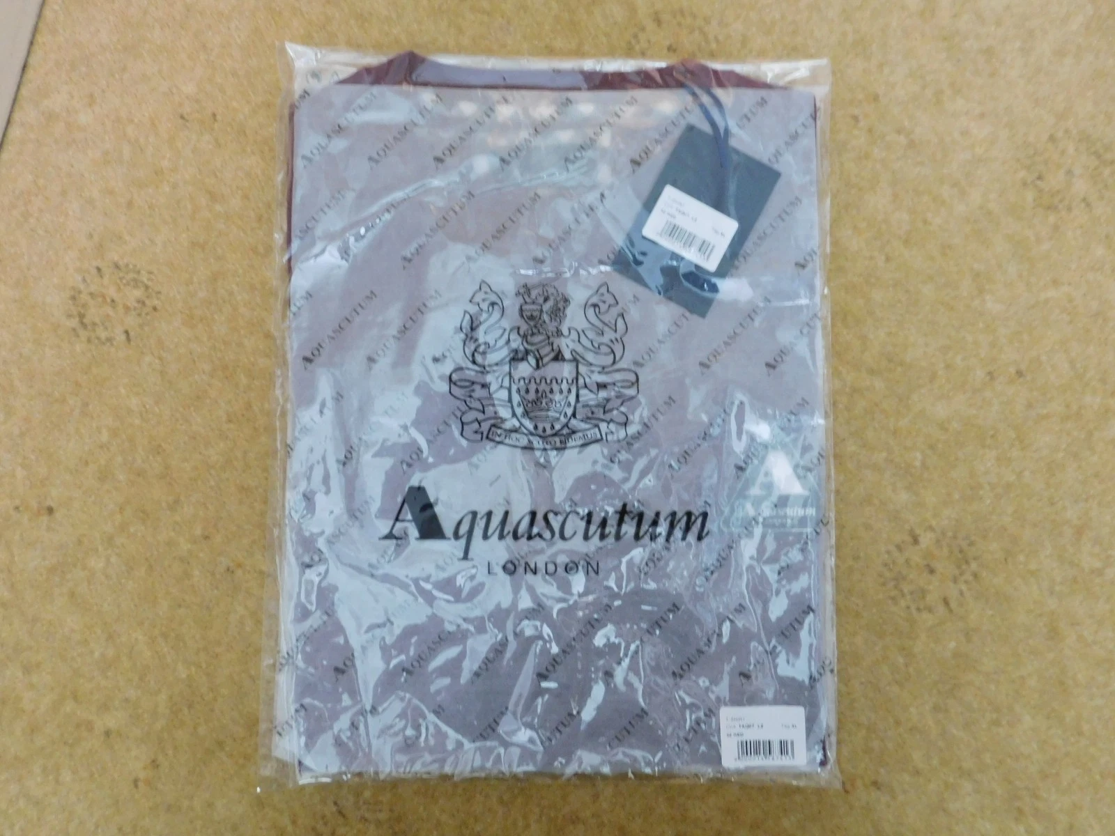 BNWT AQUASCUTUM Mens T-Shirt DARK RED s/s Crew Neck Size XL triangle text design