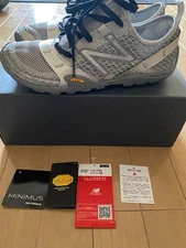 Men 8.5US New Balance Mt10Oab Gray Sneakers