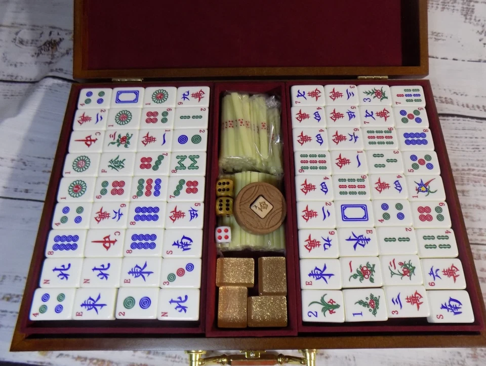 Classic Chinese Mahjong Game Set CHAMPAGNE GOLD - with 148 Medium Size Tiles VG - Image 2 of 4
