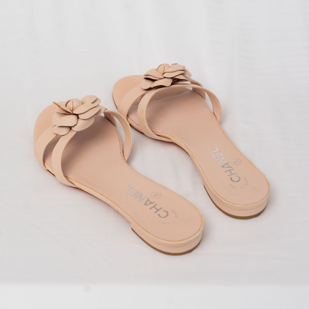 Chanel Nude Leather CC Camellia Flat Slides 38 | eBay