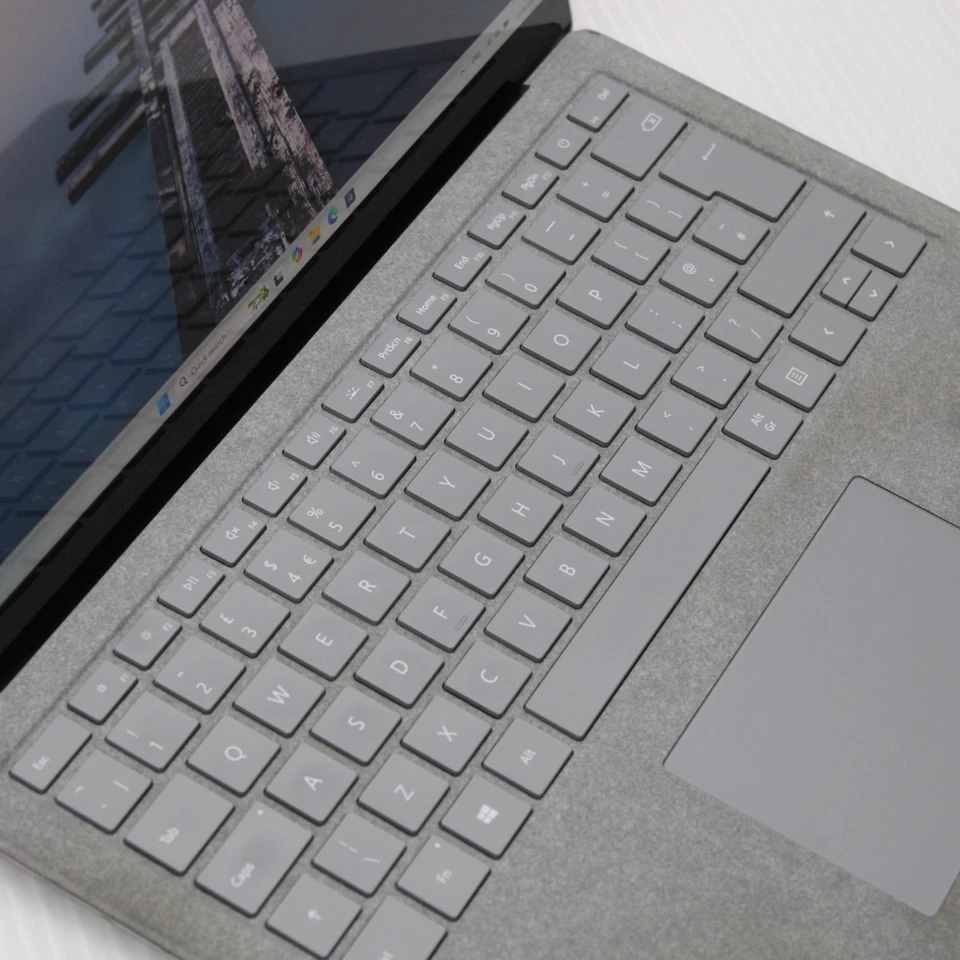 Microsoft Surface Laptop 2 Windows 11 Pro 13" Intel Core i7 8650U 8GB 256GB SSD - Image 4 of 4